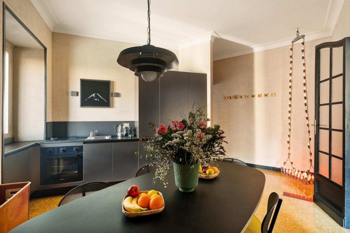 Casa Argentina, A Burghesius Roma